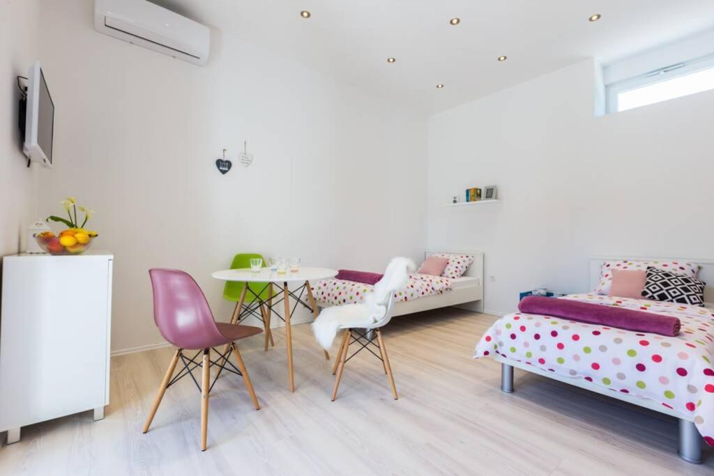Candy Ap.-Near Center,Bus,Beach+Free Parking Place زادار المظهر الخارجي الصورة
