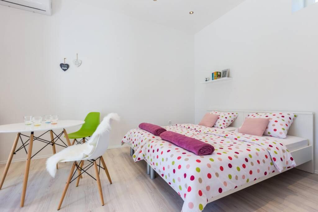 Candy Ap.-Near Center,Bus,Beach+Free Parking Place زادار المظهر الخارجي الصورة